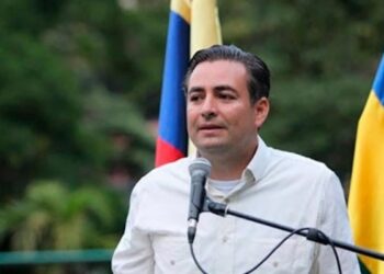 Le reclamaron a Darwin González por el pago de los maestros y éste los invitó “a vivir con sus sueldos” (Captura)