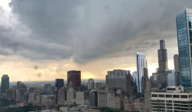 Varios tornados y tormentas peligrosas amenazaron a 20 millones de personas en algunos estados de EEUU