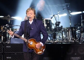 Paul McCartney ofrece sorpresivo concierto para 300 fanáticos en Brasil