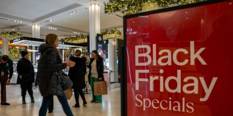 Consumidores acuden a internet en espera de rebajas del Cyber Monday