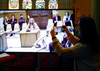 Cariño, besos y carteles pidiendo “justicia”: el calor para Shakira de sus incondicionales