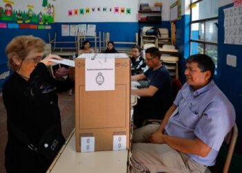 Cierran los centros de votación en Argentina con una participación del 76 %