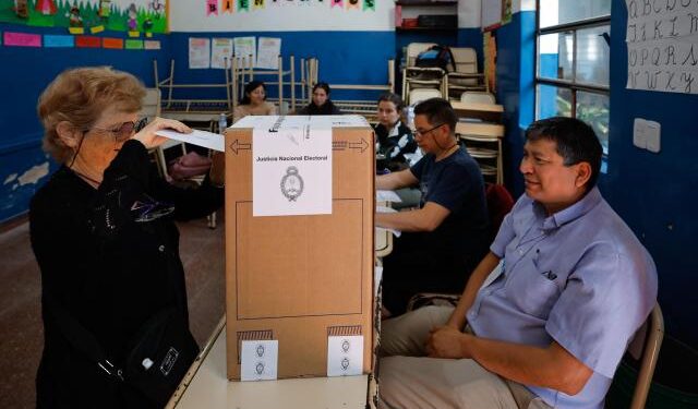 Cierran los centros de votación en Argentina con una participación del 76 %