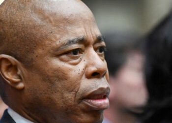 Alcalde de Nueva York, Erik Adams, demandado por asalto sexual en 1993