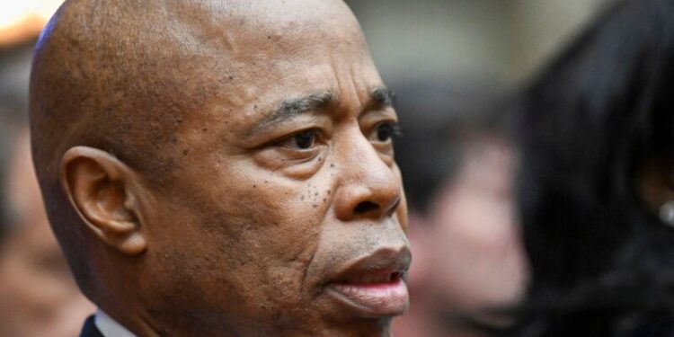 Alcalde de Nueva York, Erik Adams, demandado por asalto sexual en 1993