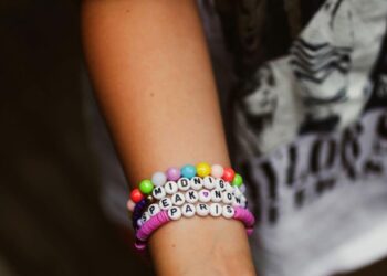 VIRAL: Descubrió que su novio le era infiel gracias a una pulsera de Taylor Swift (VIDEO)