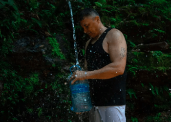 La mayor favela de Río de Janeiro sufre la ola de calor sin electricidad