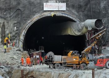 La “minería de ratonera”, la técnica prohibida usada para rescatar a 41 obreros en India