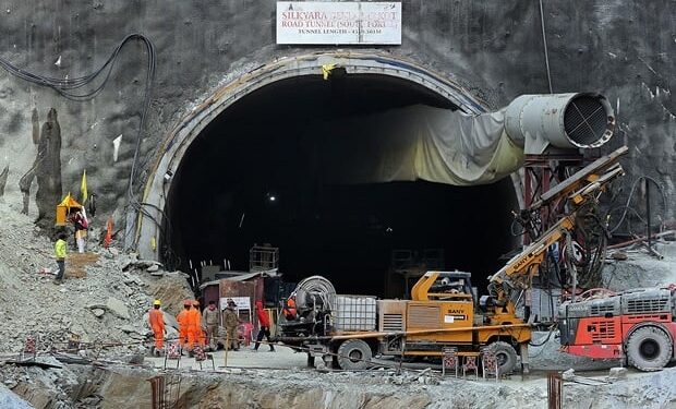 La “minería de ratonera”, la técnica prohibida usada para rescatar a 41 obreros en India