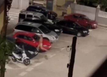 Noche loca: Escapó desnudo al ser descubierto por el marido de su amante que estaba armado (VIDEO)