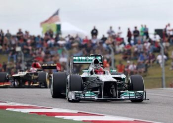 Un monoplaza de F1 de Lewis Hamilton se vende por una insólita suma récord