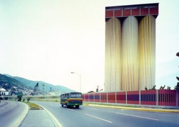 EN FOTOS: el muro de inducción cromática de Cruz-Diez persiste en la memoria de los guaireños