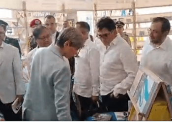Petro visitó la feria del libro antes de su encuentro con Maduro (VIDEO)