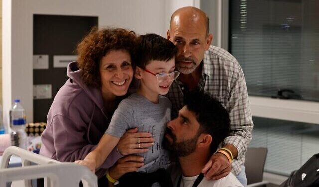 La tragedia de la familia Munder, liberada por Hamás: dos abuelos, madre e hijo secuestrados y un hermano asesinado