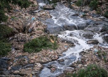 Colocan geolocalizadores en ropa donada para demostrar que la gran mayoría no se reutiliza
