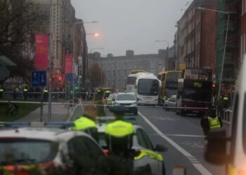 Al menos 34 detenidos por los disturbios en Dublín tras el apuñalamiento de cuatro personas