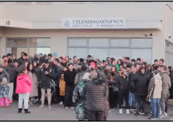 Venezolanos protestaron en Islandia tras deportaciones (Video)