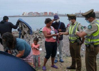 El País: Un vuelo de repatriación frustrado a Venezuela tensiona al Gobierno de Boric