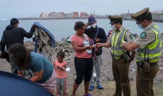 El País: Un vuelo de repatriación frustrado a Venezuela tensiona al Gobierno de Boric