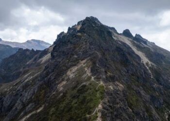 Tragedia en Ecuador: turista fue de excursión a un volcán, un rayo lo impactó y murió