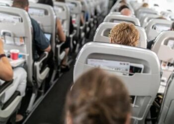 Estaba en un vuelo y sufrió una situación inaceptable (VIDEO)