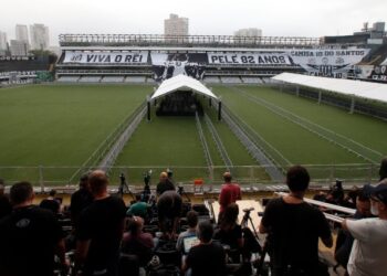 Santos descartó hacer acto público en el primer aniversario de la muerte de Pelé
