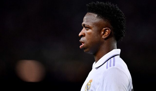 Abren juicio oral a los cuatro acusados de colgar un muñeco de Vinicius en Madrid