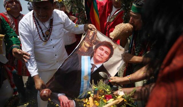 Chamanes peruanos anticipan éxitos para Milei y el ocaso para Fujimori