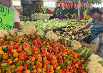 La inflación de Venezuela mejora, pero aún está entre las más altas del mundo