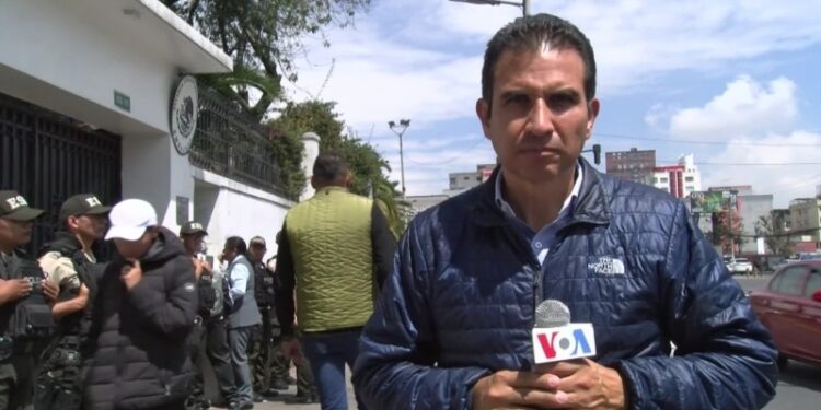 Exvicepresidente ecuatoriano se refugia en embajada de México