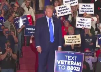 Trump bromea con abusar de su poder; Biden, de nuevo candidato para impedir su vuelta a la Casa Blanca