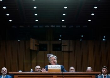 El director del FBI advierte contra el debilitamiento de la capacidad de vigilancia de EEUU