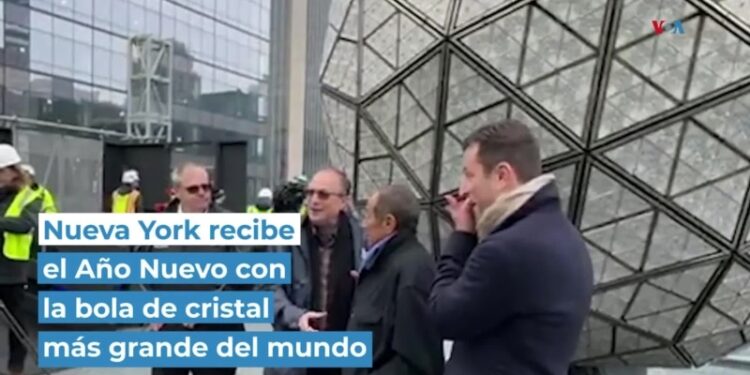 Nueva York recibe el Año Nuevo con la bola de cristal más grande del mundo