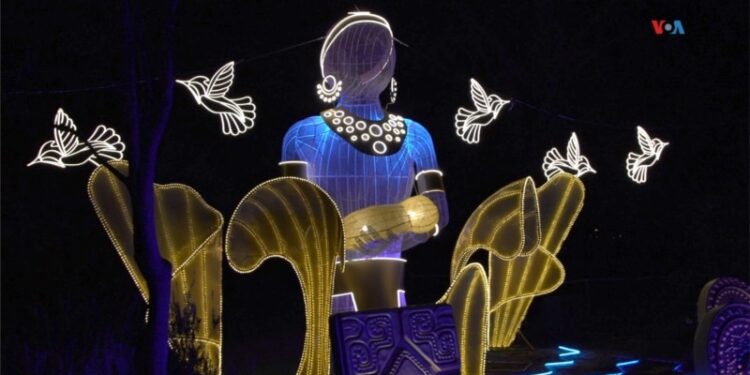 Jardín Botánico de Bogotá abre la Navidad con figuras gigantes inspiradas en su biodiversidad