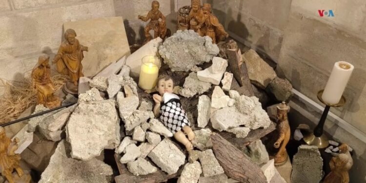 Un Niño Jesús entre escombros envía desde Belén un mensaje solidario a Gaza
