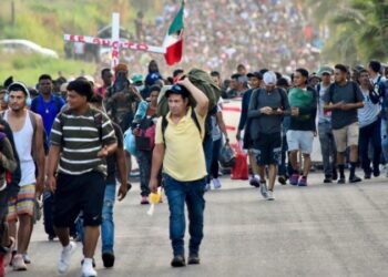 Caravana de migrantes avanza por el sur de México en plena Navidad