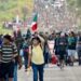 Miles de hondureños participan en la caravana migrante de Navidad que recorre México