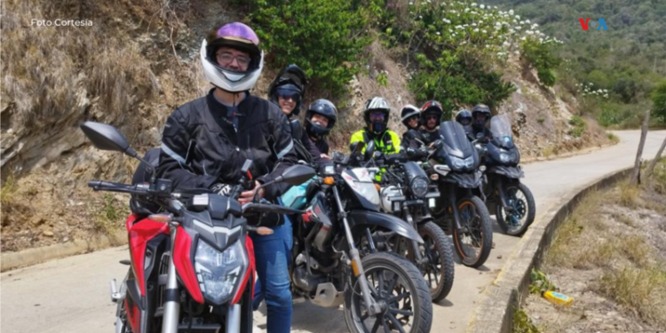 Mochimoto: el proyecto de una pareja de venezolanos que recorre su país en moto