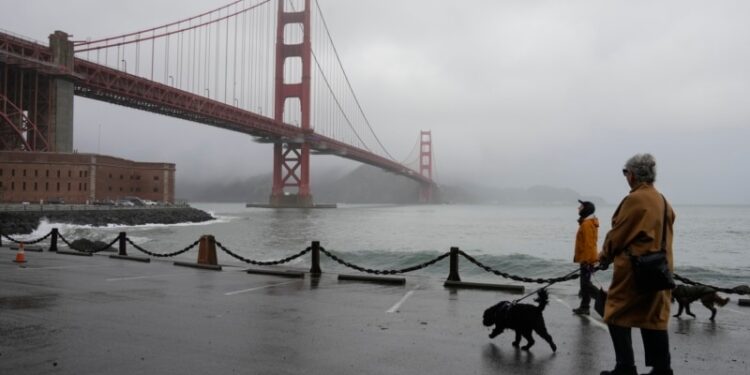 California: Advierten sobre inundaciones por lenta tormenta en el Pacífico