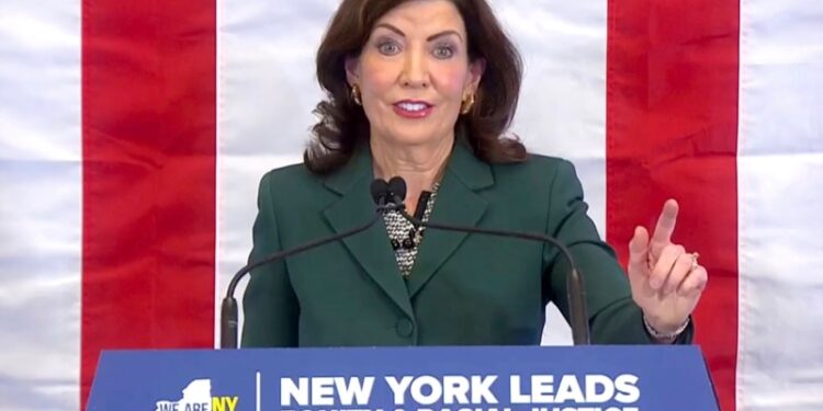 Estado de Nueva York estudia indemnizaciones por esclavitud