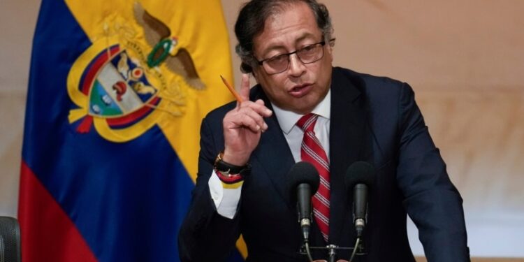 Colombia: presidente Petro defiende a su hermano ante denuncia de presunta corrupción