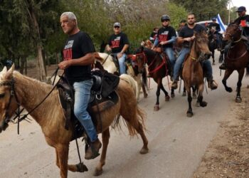 Cabalgan en Israel por el regreso a casa de rehenes de Hamás