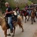 Cabalgan en Israel por el regreso a casa de rehenes de Hamás