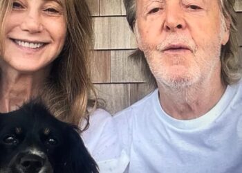 Paul McCartney, su esposa Nancy, y Jet