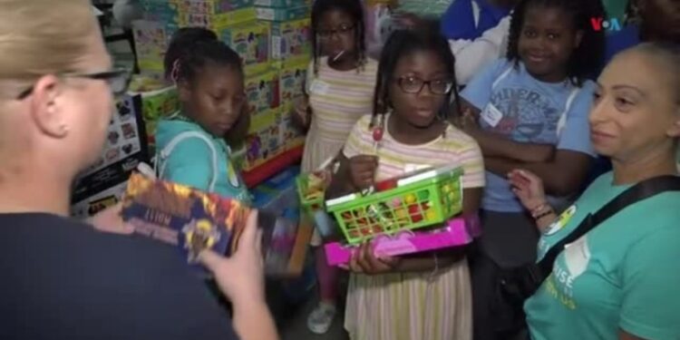 Bancos de juguetes navideños en Miami para que ningún niño se quede sin regalo