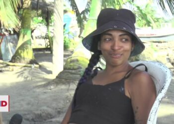 Más de 200 migrantes siguen varados en playas de Necoclí, Colombia