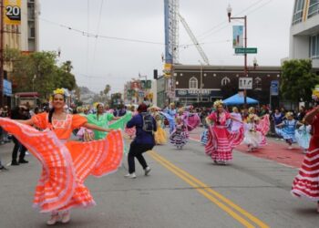 “Chavalos”, un grupo de baile que promueve la cultura nicaragüense en California