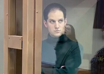 La Casa Blanca prepara nueva propuesta para liberar a periodista estadounidense encarcelado en Rusia