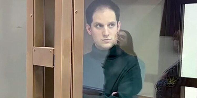 La Casa Blanca prepara nueva propuesta para liberar a periodista estadounidense encarcelado en Rusia