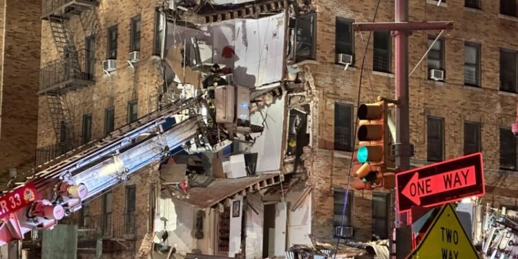 Edificio colapsa en Nueva York, residentes resultaron ilesos